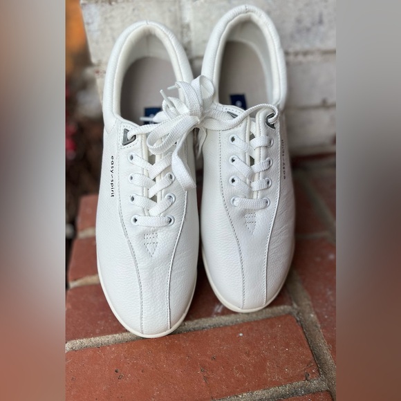 🆕Easy Spirit Women’s White Leather sneakers/tennis shoes - Picture 5 of 6